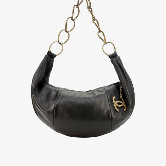 RG472 - CHANEL Vintage Black Lambskin CC Chain Link Zip Hobo bag