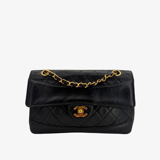 JU907 - CHANEL Vintage Black Lambskin Quilted Flap Bag