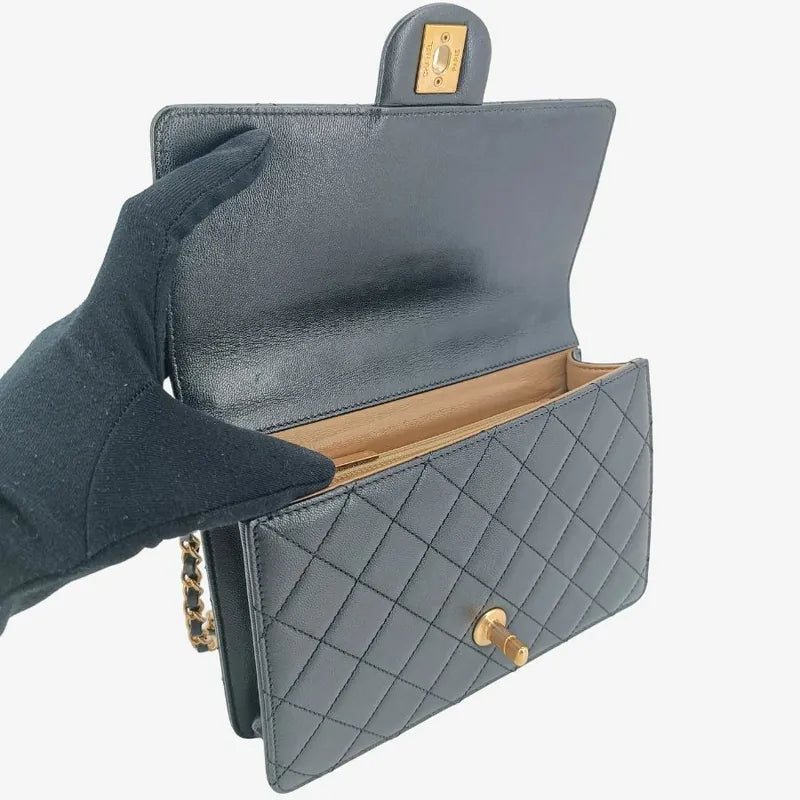 jah177-chanel-black-calfskin-quilted-lmitation-pearl-flap-bag