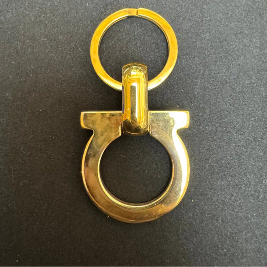 re058-salvatore-ferragamo-gold-key-ring