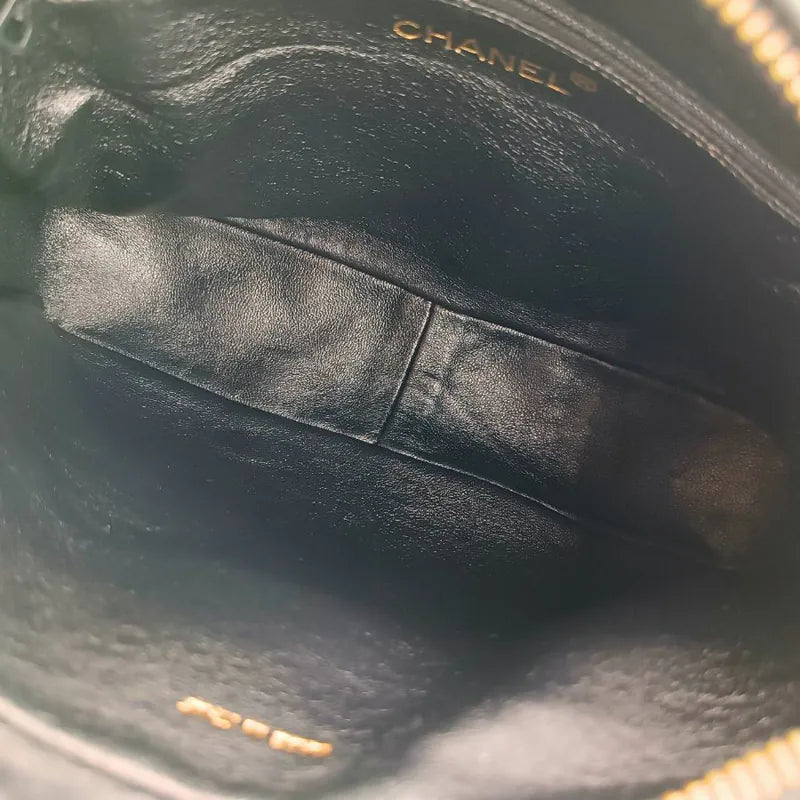 rb605-chanel-vintage-black-lambskin-gold-chain-camera-bag