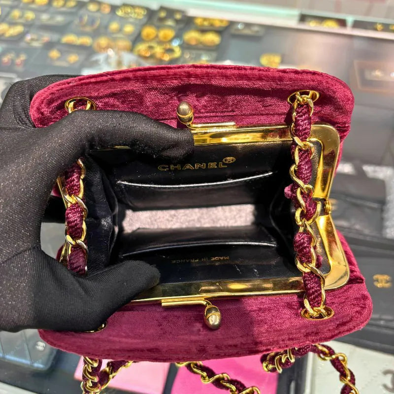 c527-chanel-vintage-burgundy-velvet-shoulder-bag