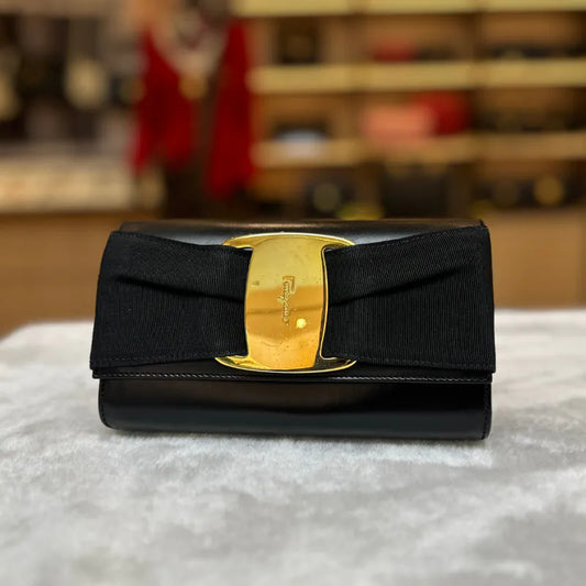 rc221-salvatore-ferragamo-vintage-black-box-leather-shoulder-bag