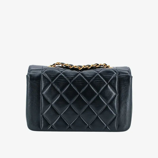 ra831-chanel-vintage-black-lambskin-22cm-diana-flap-bag