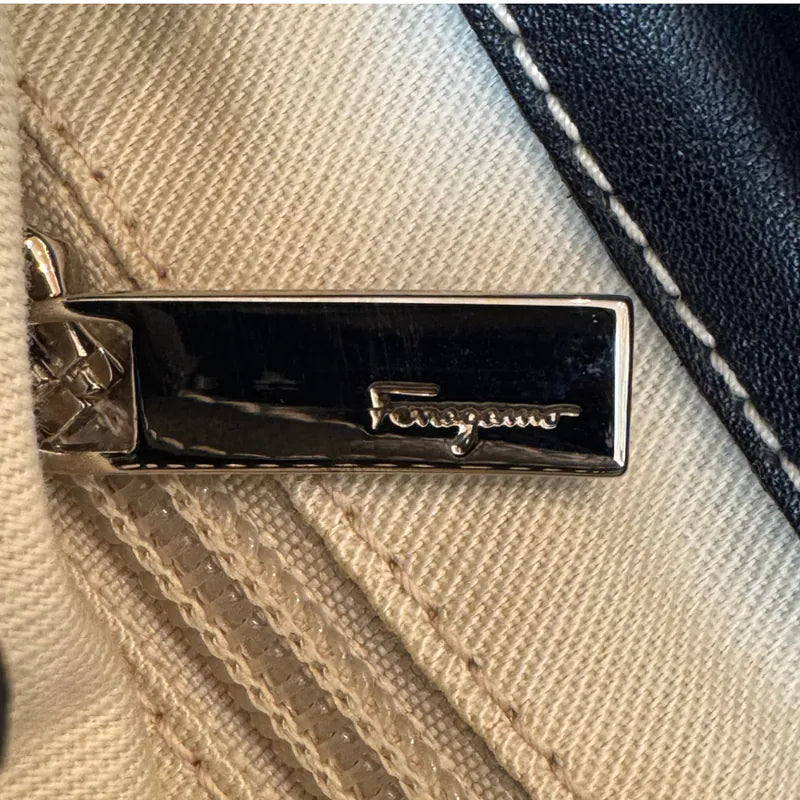 rc162-salvatore-ferragamo-vintage-black-calfskin-shoulder-bag