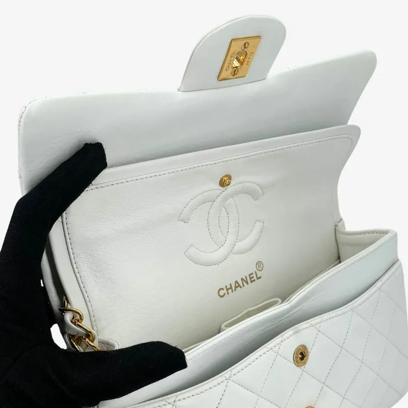 jah192-chanel-vintage-white-lambskin-23cm-classic-flap-bag