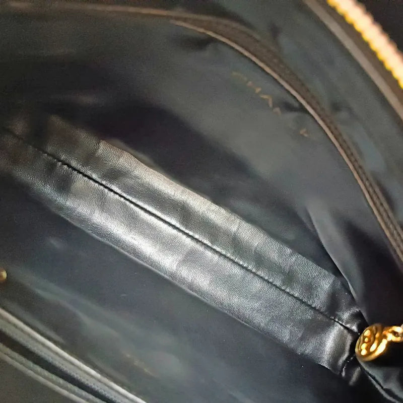 jw478-chanel-vintage-black-lambskin-tote-bag