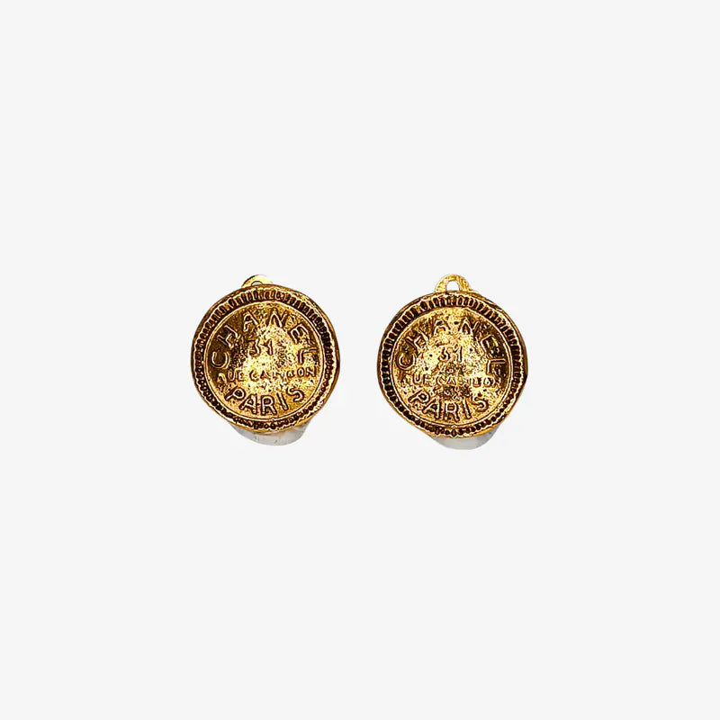 rc359-chanel-vintage-round-gold-plated-clip-on-earrings