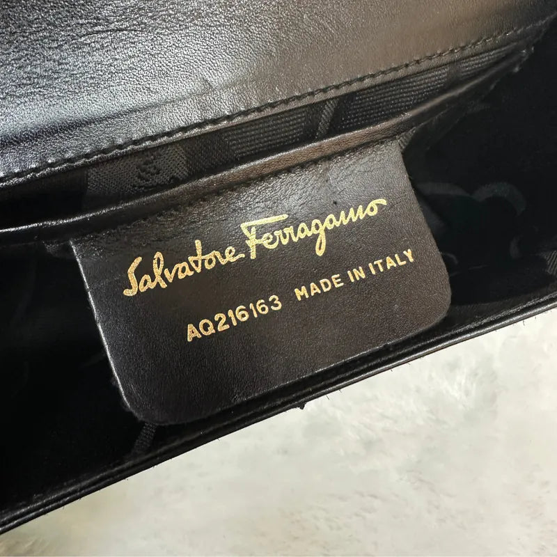 rc221-salvatore-ferragamo-vintage-black-box-leather-shoulder-bag
