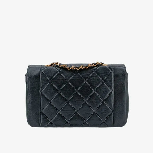 rb623-chanel-vintage-black-lambskin-22cm-diana-flap-bag