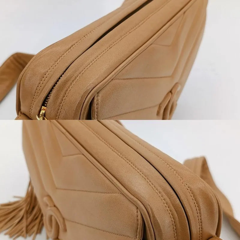js935-chanel-vintage-beige-lambskin-chevron-camera-bag