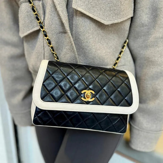 ra545-chanel-vintage-bicolor-navy-white-lambskin-quilted-flap-bag