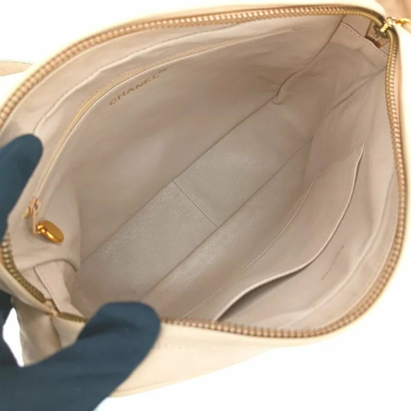 ra236-chanel-vintage-beige-lambskin-tessel-camera-bag