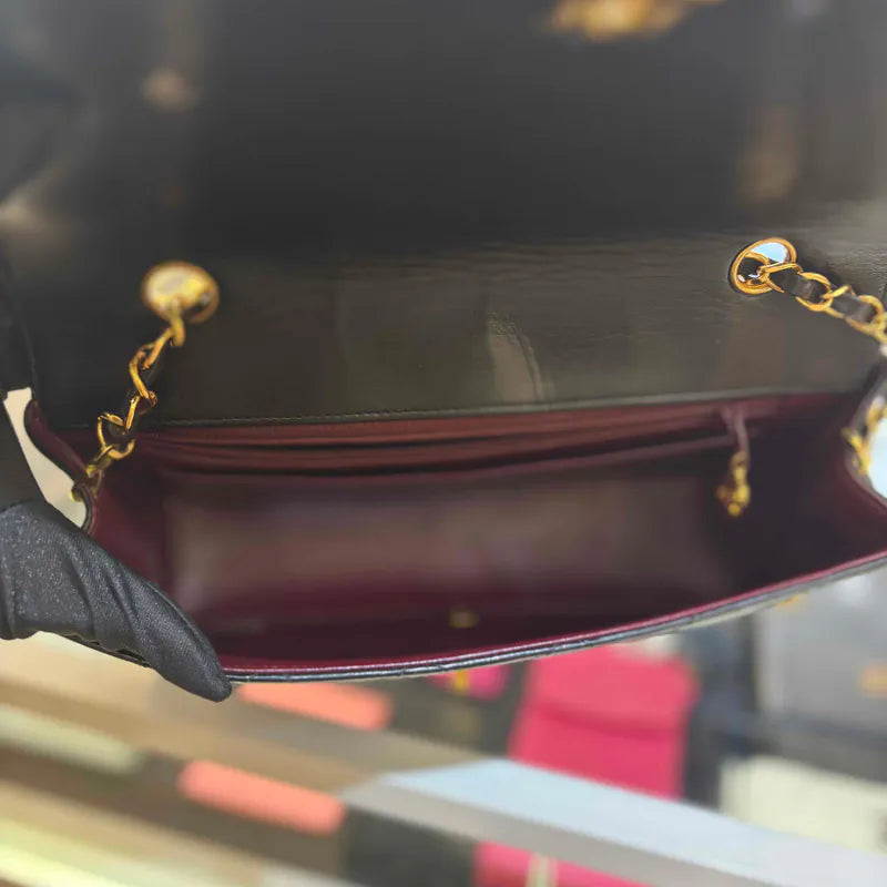 c525-chanel-vintage-black-lambskin-25cm-diana-flap-bag
