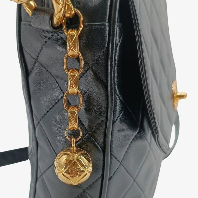 rb327-chanel-vintage-black-lambskin-quilted-camera-bag
