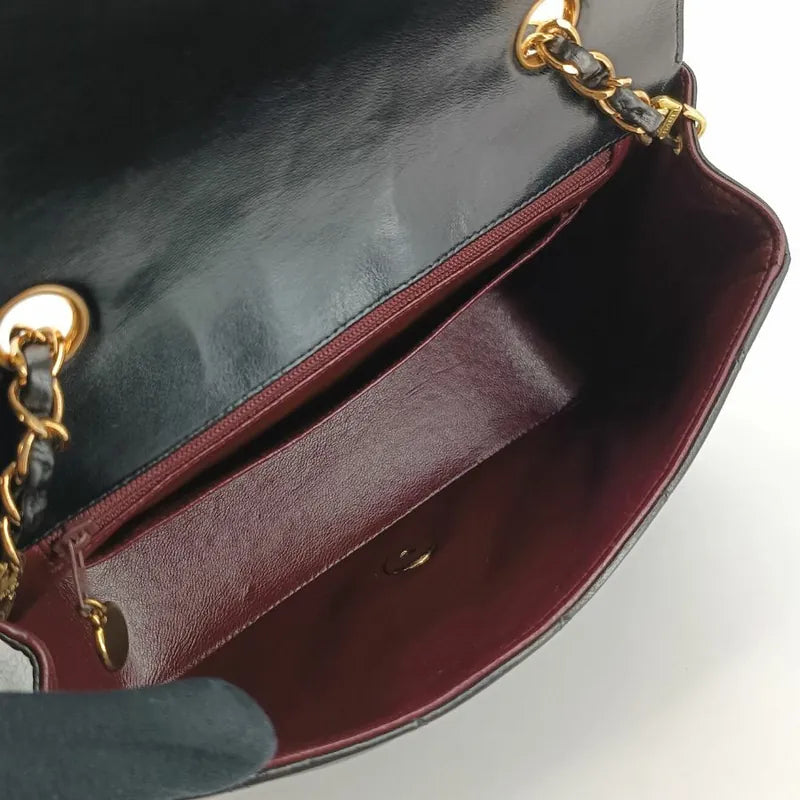 jt287-chanel-vintage-black-lambskin-22cm-diana-flap-bag