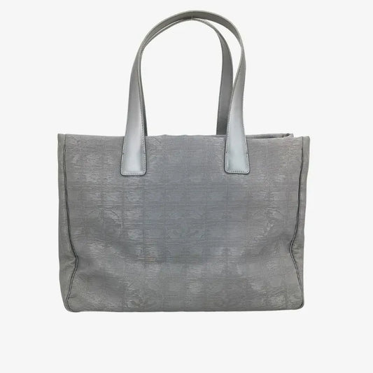 ra215-chanel-vintage-silver-nylon-handbag