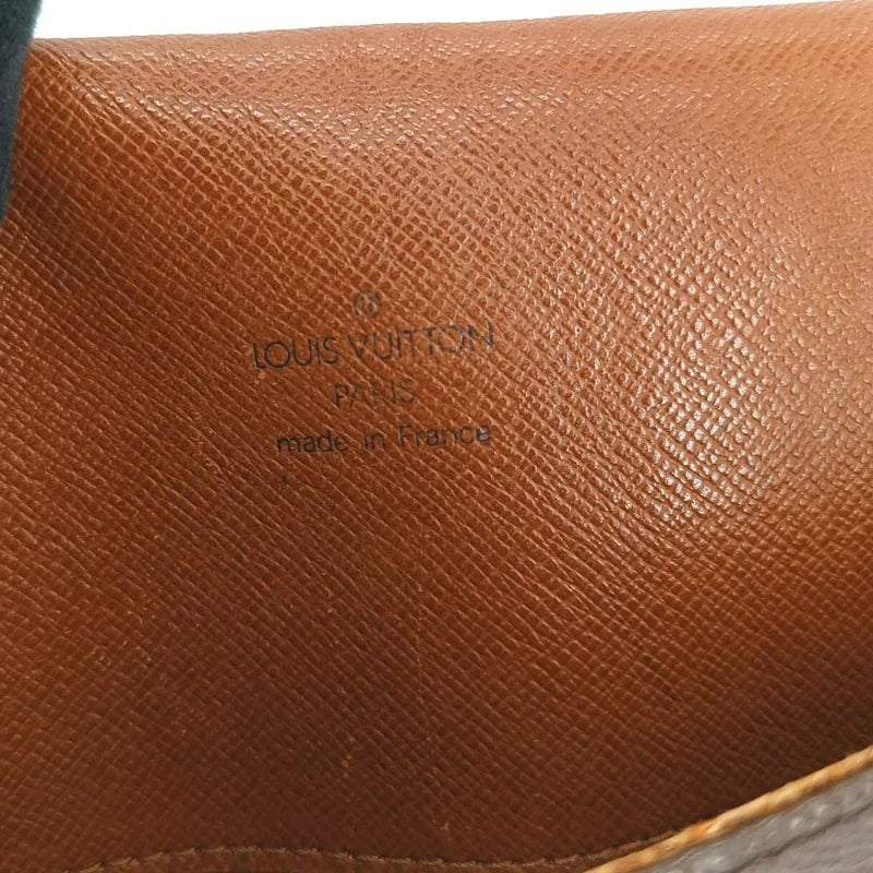 js896-louis-vuitton-musette