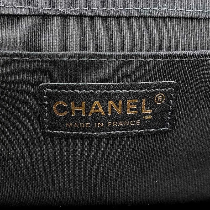 jr464-chanel-black-lambskin-wave-pattern-flap-bag