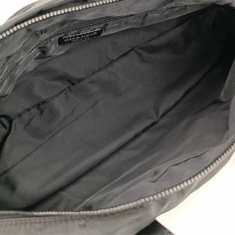 js905-chanel-vintage-black-nylon-handbag