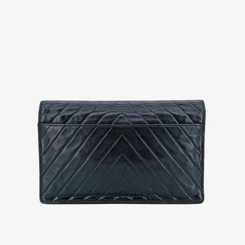 ra520-chanel-vintage-black-lambskin-chevron-push-lock-flap-bag