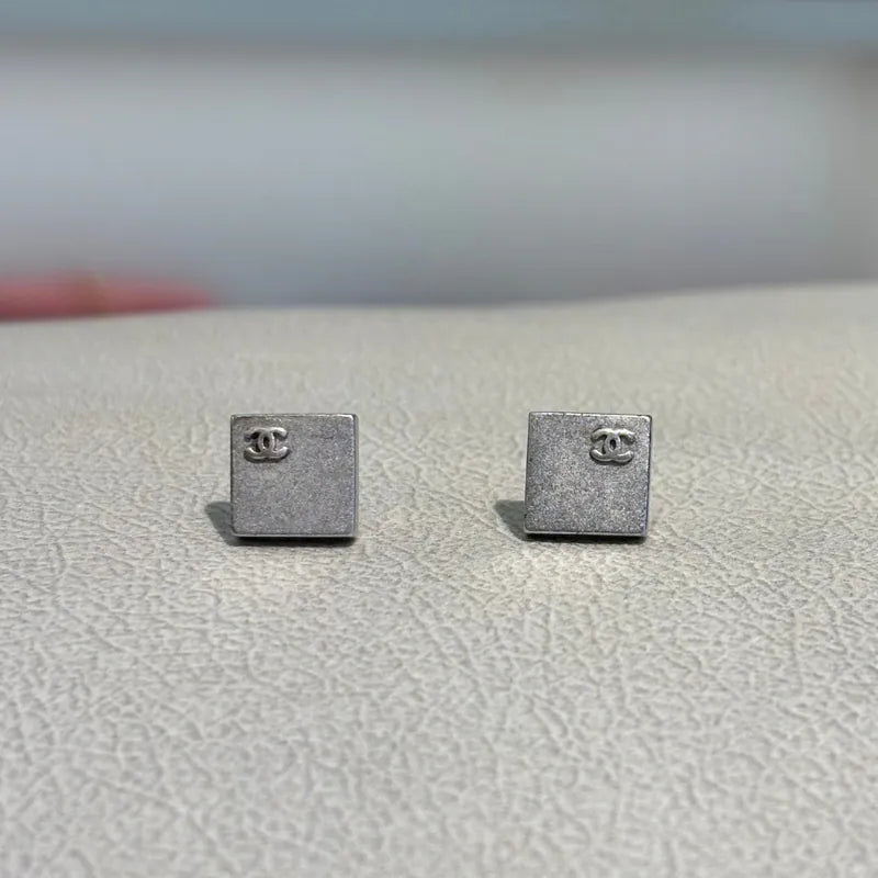 jx592-chanel-sliver-square-cc-logo-earrings