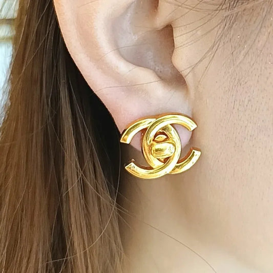 jt182-chanel-vintage-cc-turnlock-gold-plated-clip-on-earrings