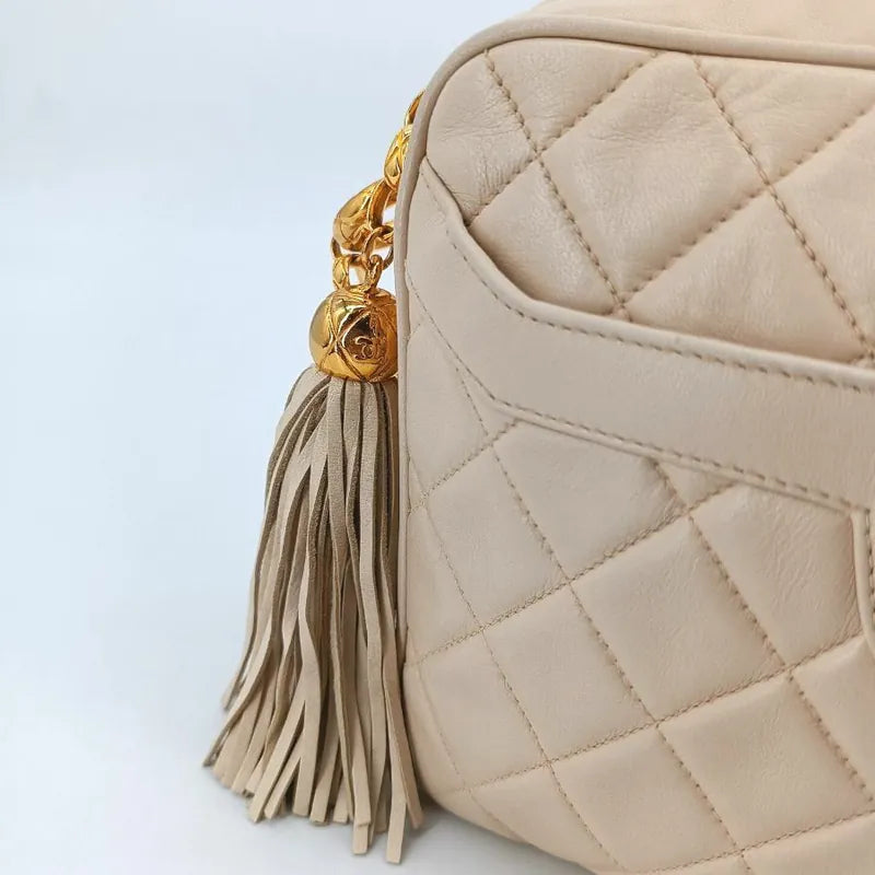 jah132-chanel-vintage-beige-lambskin-gold-chain-camera-bag