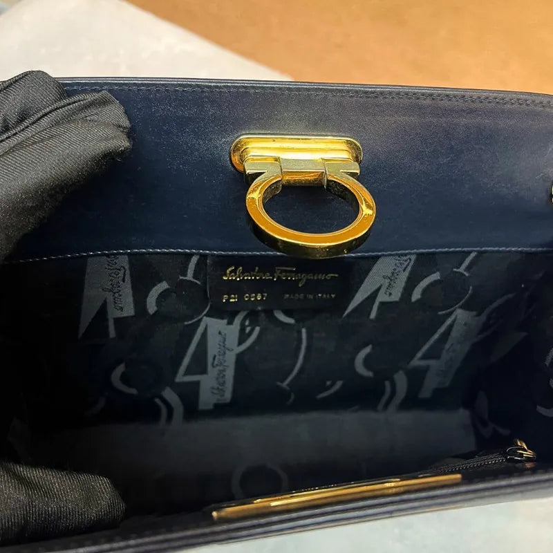 jx306-salvatore-ferragamo-vintage-black-box-leather-shoulder-bag