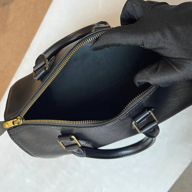 jx864-louis-vuitton-vintage-black-leather-speedy-25