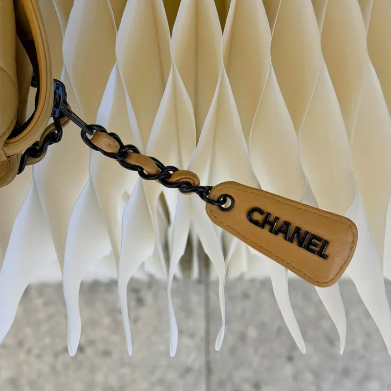 jw414-chanel-vintage-beige-lambskin-quilted-tote-bag
