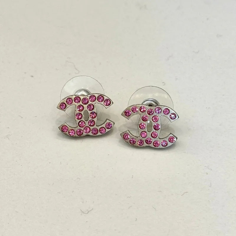 re132-chanel-matte-silver-pink-crystal-cc-logo-earrings