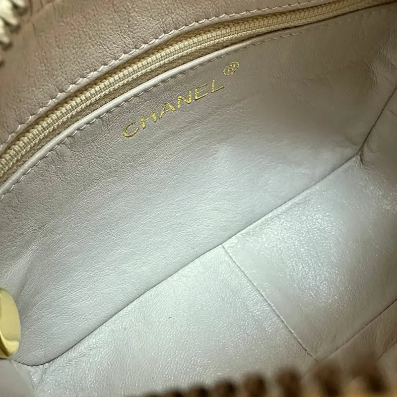 rb446-chanel-vintage-beige-lambskin-gold-chain-camera-bag