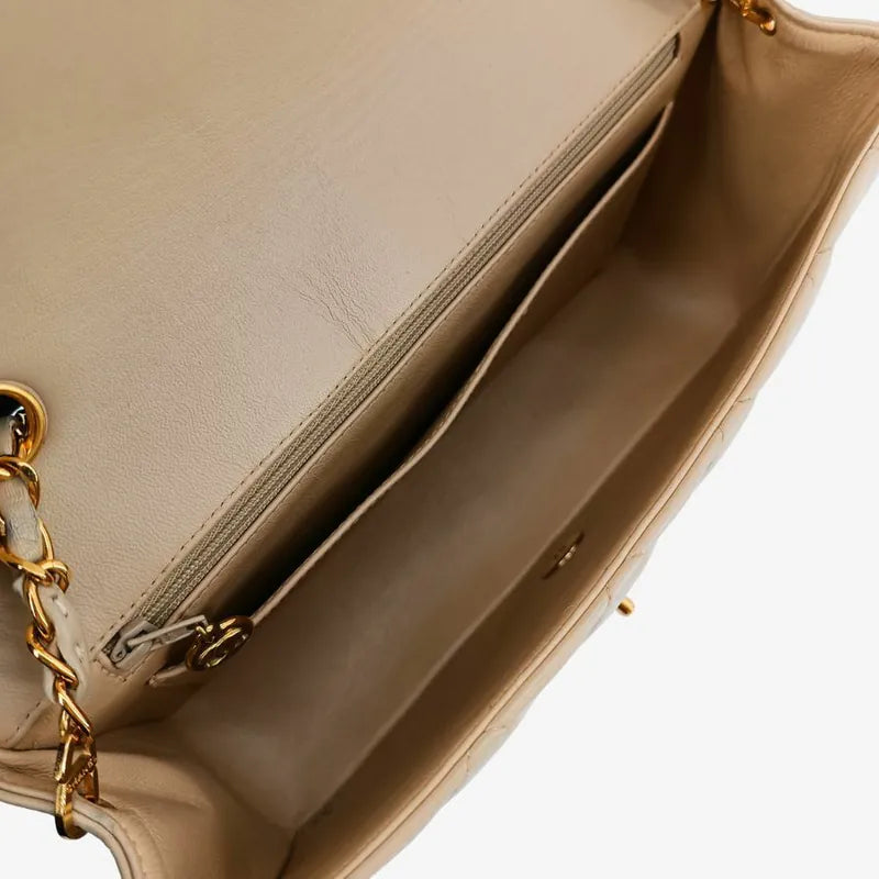 jt526-chanel-vintage-beige-lambskin-25cm-diana-flap-bag