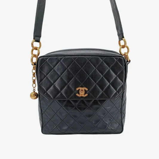 rb052-chanel-vintage-black-lambskin-quilted-camera-bag