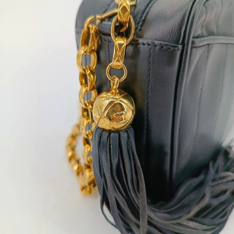 rb471-chanel-vintage-black-lambskin-tassels-gold-chain-camera-bag