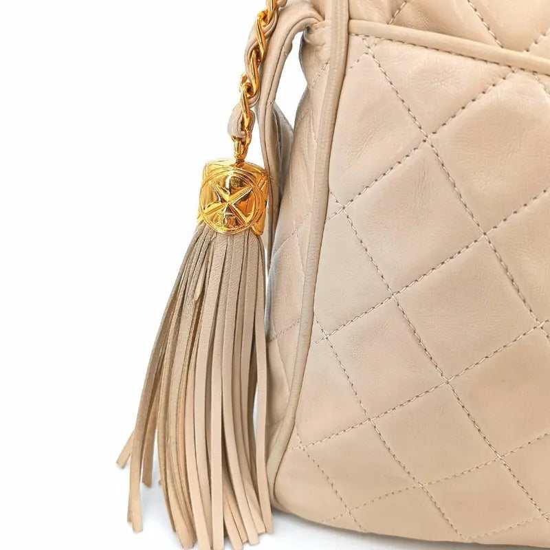 ra236-chanel-vintage-beige-lambskin-tessel-camera-bag