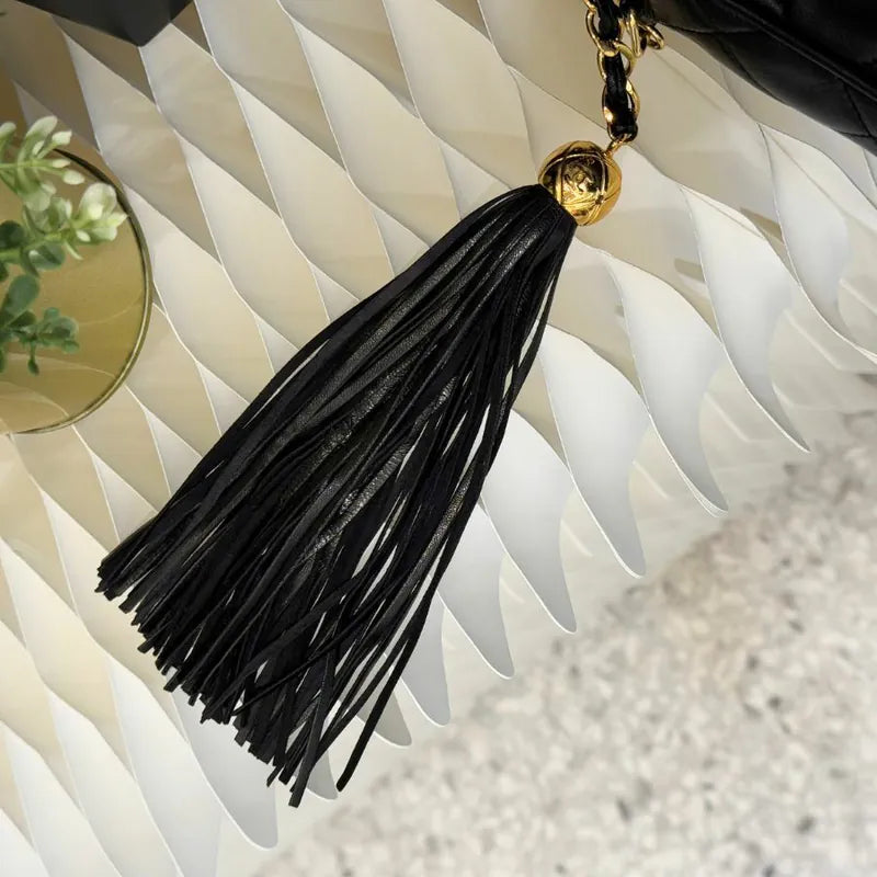 jw393-chanel-vintage-black-lambskin-tassel-camera-bag