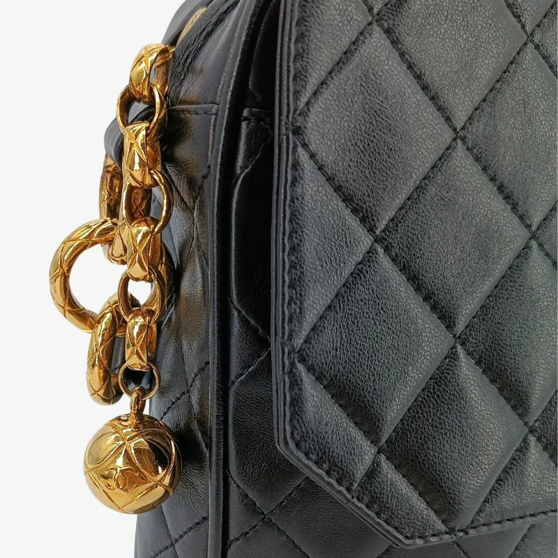 rb052-chanel-vintage-black-lambskin-quilted-camera-bag