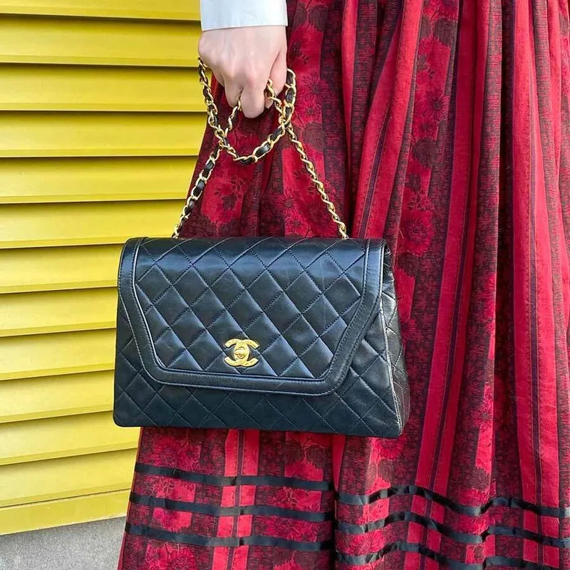 jr928-chanel-vintage-black-lambskin-trapezoid-flap-bag