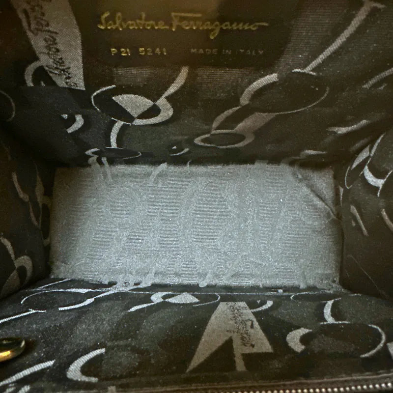 rc171-salvatore-ferragamo-vintage-black-box-leather-shoulder-bag