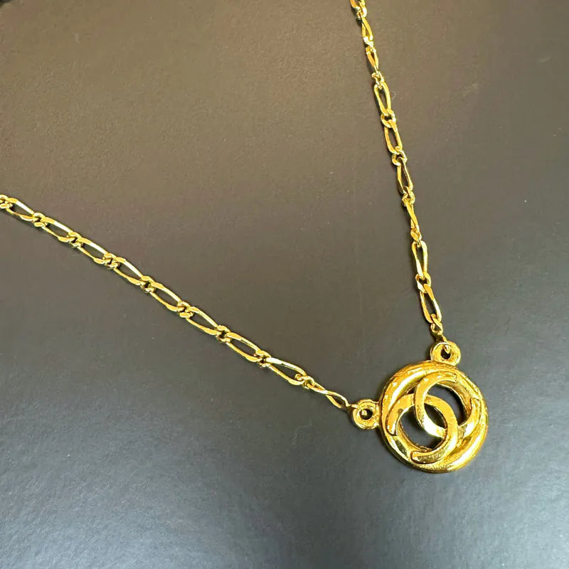 rc758-chanel-medallion-gold-chain-pendant-necklace