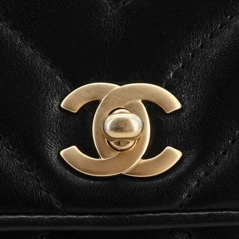 jr464-chanel-black-lambskin-wave-pattern-flap-bag