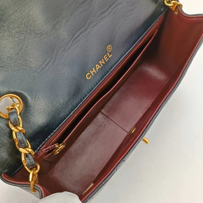 rb378-chanel-vintage-black-lambskin-25cm-diana-flap-bag
