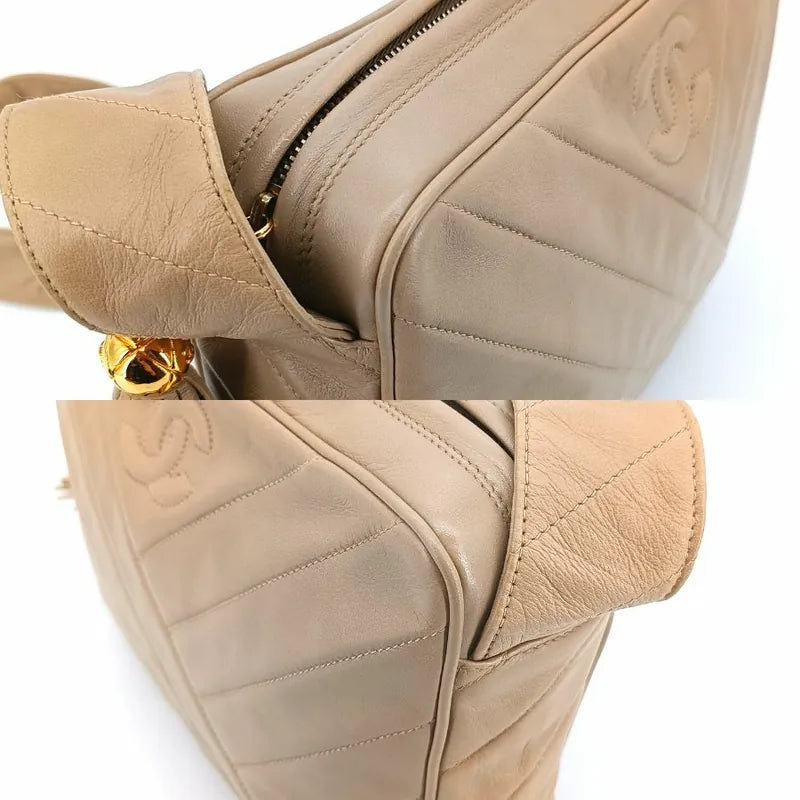 ra096-chanel-vintage-beige-lambskin-tessel-camera-bag