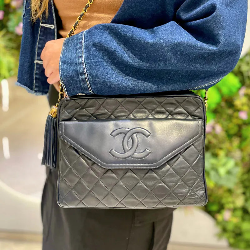 jw070-chanel-vintage-navy-lambskin-tassel-camera-bag