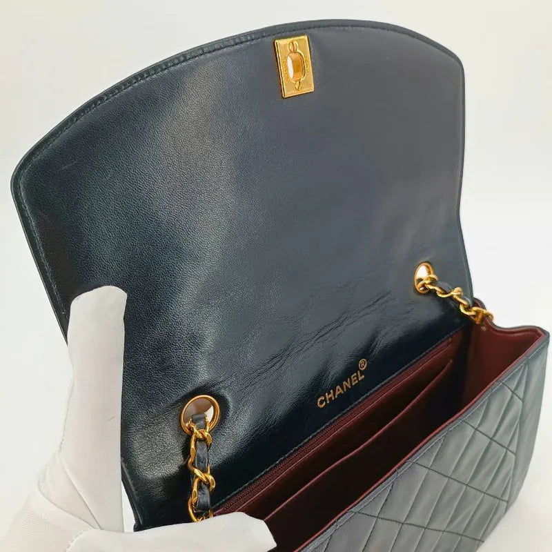 rb378-chanel-vintage-black-lambskin-25cm-diana-flap-bag