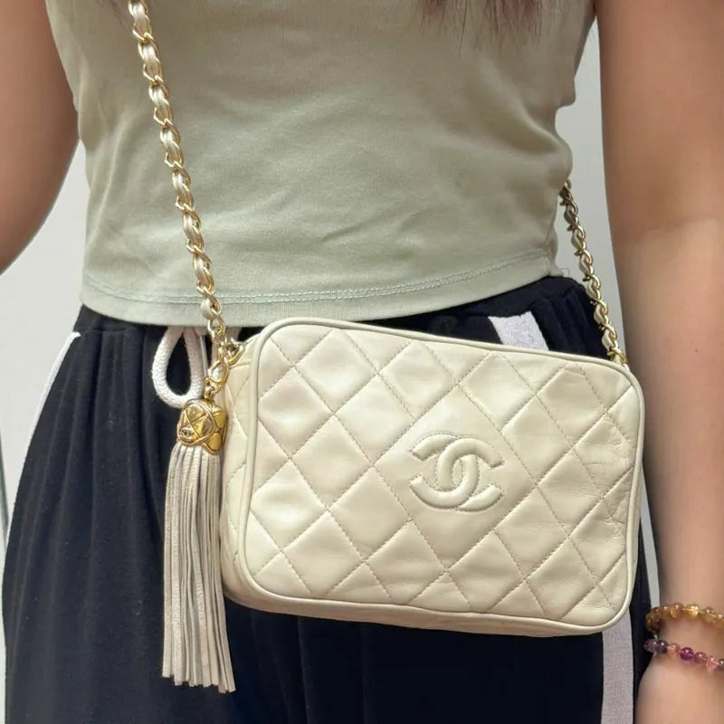 ra968-chanel-vintage-beige-lambskin-tassel-camera-bag