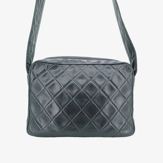 jt599-chanel-vintage-black-lambskin-tessel-camera-bag