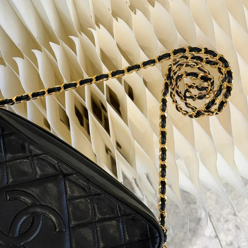 jw393-chanel-vintage-black-lambskin-tassel-camera-bag